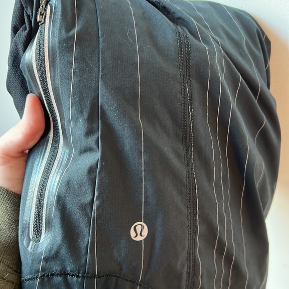 NEW Lululemon Run: Get Up And Glow Jacket *Reflective 360 - Picture 14 of 14
